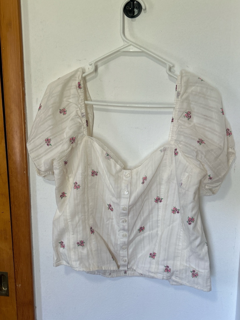 PINK Victoria's Secret White Puff-Sleeve Floral Button Front Top -NWT